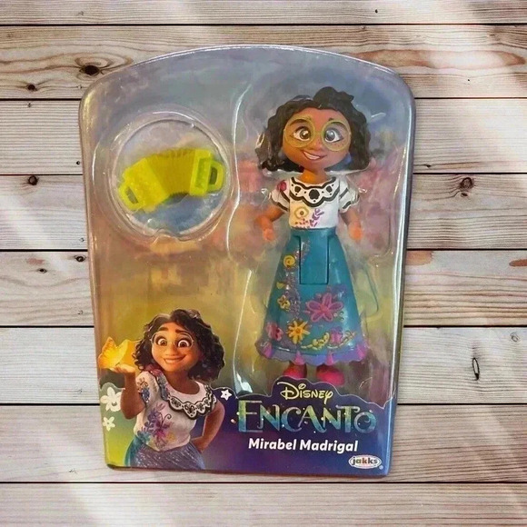 Disney Encanto 3" Figure MIRABEL MADIGRAL New Unopened Box 2021 - Picture 1 of 2